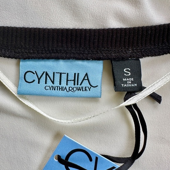 CYNTHIA ROWLEY, NWT, WHITE TOP WITH CONTRASTING BLACK TRIM. V-NECK. SIZE S - Picture 10 of 10